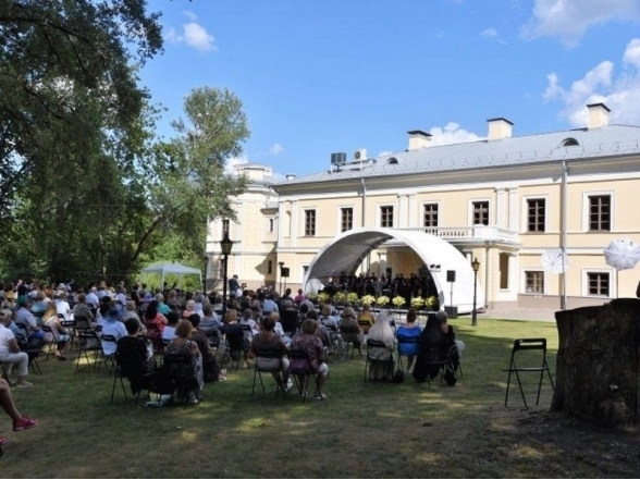 Stage rental (10x5, Arched) 4