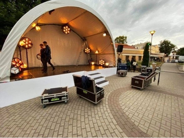 Stage rental (8x4, Arched) 2